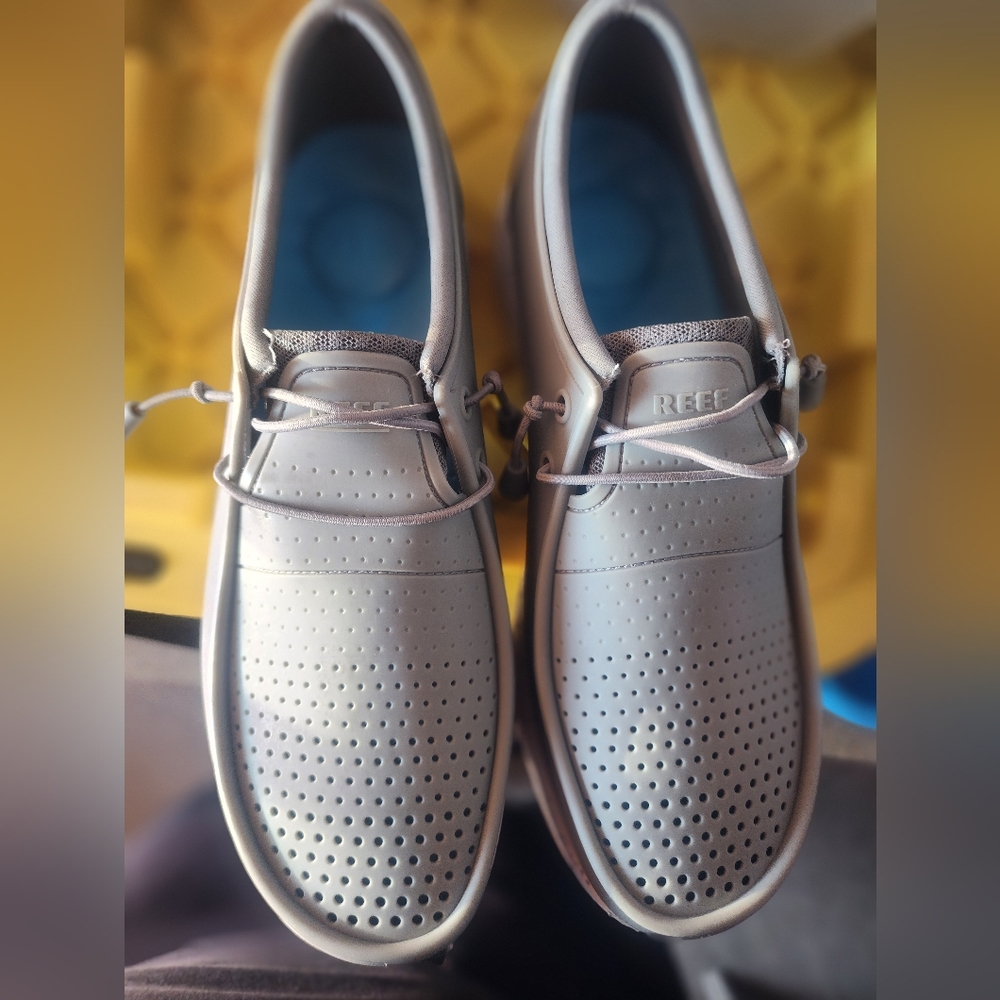 NWOT Reef Water Coast Men's Shoes - Gray Size 11 - Picture 4 of 5